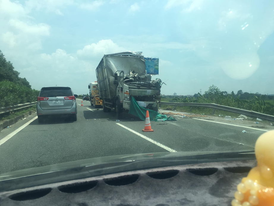 T&agrave;i xế tử vong sau khi &ocirc; t&ocirc; mất l&aacute;i tr&ecirc;n cao tốc Nội B&agrave;i &ndash; L&agrave;o cai - Ảnh 1.