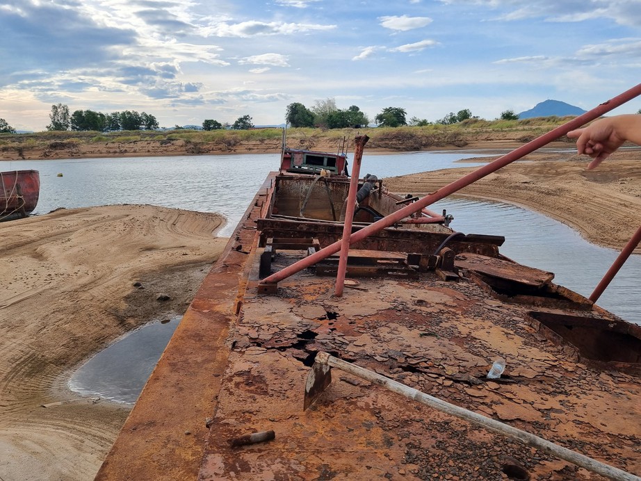 Ph&uacute; Y&ecirc;n: Doanh nghiệp k&ecirc;u trời v&igrave; bị tạm dừng mỏ c&aacute;t, đ&oacute;ng đường đấu nối - Ảnh 2.