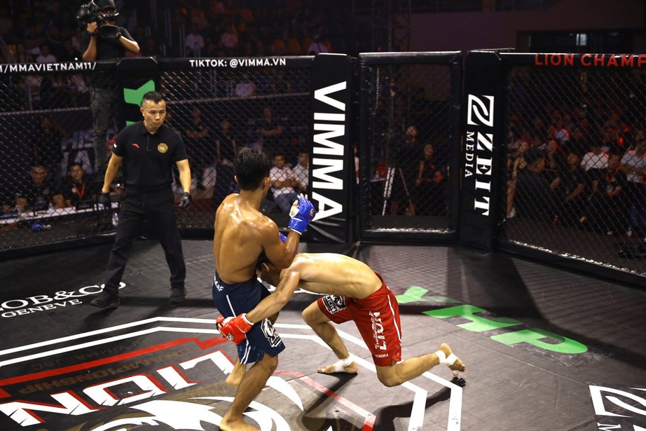 Học tr&ograve; đặc biệt của Nguyễn Trần Duy Nhất thắng ngoạn mục tại LION Championship  - Ảnh 1.