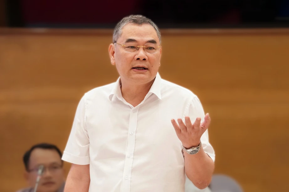 V&igrave; sao trong vụ Việt &Aacute;, c&ugrave;ng h&agrave;nh vi nhận tiền nhưng tội danh kh&aacute;c nhau? - Ảnh 1.