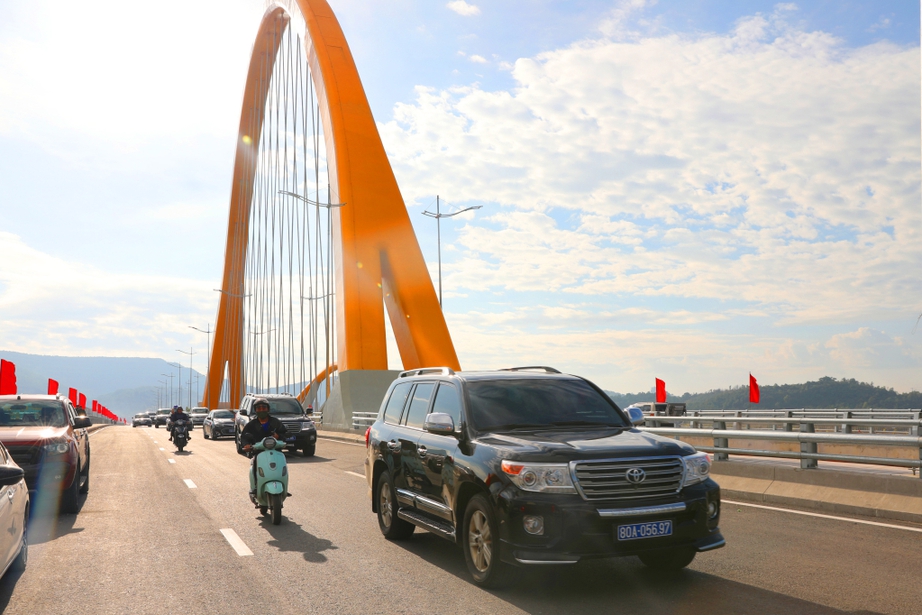 Khánh thành cầu Bình Minh hơn 1.700 tỷ đồng nối đôi bờ vịnh Cửa Lục ở TP Hạ Long- Ảnh 4. Khánh thành cầu Bình Minh hơn 1.700 tỷ đồng nối đôi bờ vịnh Cửa Lục ở TP Hạ Long- Ảnh 4.