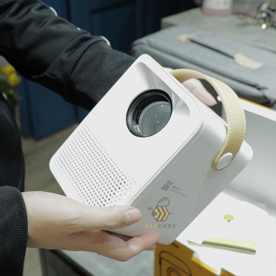 Kiếm bạc tỷ nhờ sản xuất máy chiếu bình dân- Ảnh 2. Kiếm bạc tỷ nhờ sản xuất máy chiếu bình dân- Ảnh 2.