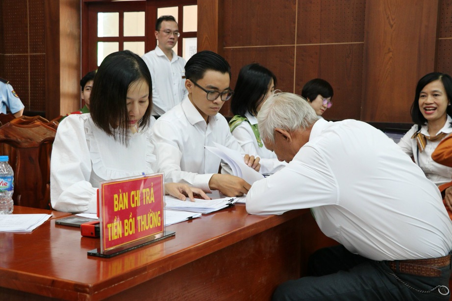 Cao tốc Bi&ecirc;n H&ograve;a - Vũng T&agrave;u: Những hộ d&acirc;n đầu ti&ecirc;n cười rạng rỡ trong ng&agrave;y nhận bồi thường- Ảnh 2.
