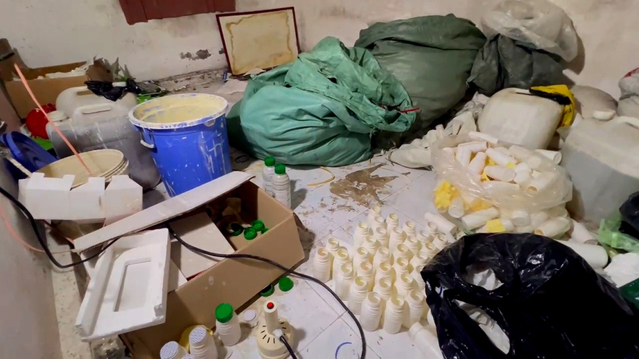 Triệt phá đường dây sản xuất, buôn bán thuốc bảo vệ thực vật giả lớn ở An Giang- Ảnh 2. Triệt phá đường dây sản xuất, buôn bán thuốc bảo vệ thực vật giả lớn ở An Giang- Ảnh 2.