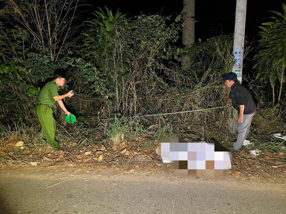 T&ocirc;ng v&agrave;o cột điện ven đường một người đ&agrave;n &ocirc;ng tử vong tại chỗ- Ảnh 1.