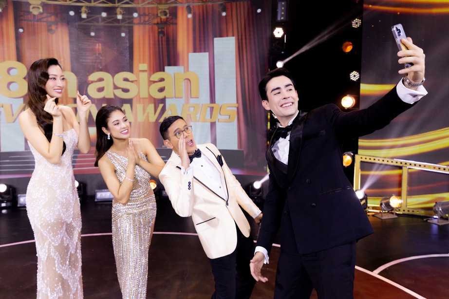 N&agrave;ng hậu Lương Th&ugrave;y Linh l&agrave;m host tại Asian Television Awards- Ảnh 2.