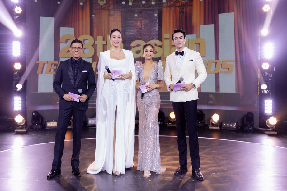 N&agrave;ng hậu Lương Th&ugrave;y Linh l&agrave;m host tại Asian Television Awards- Ảnh 1.