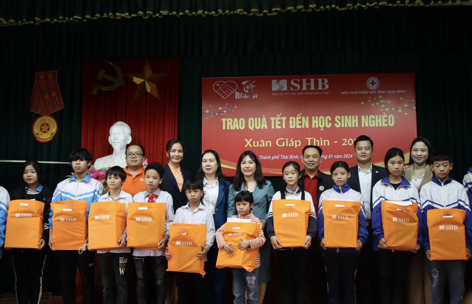 SHB mang Tết ấm đến với trẻ em ngh&egrave;o tỉnh Th&aacute;i B&igrave;nh- Ảnh 1.