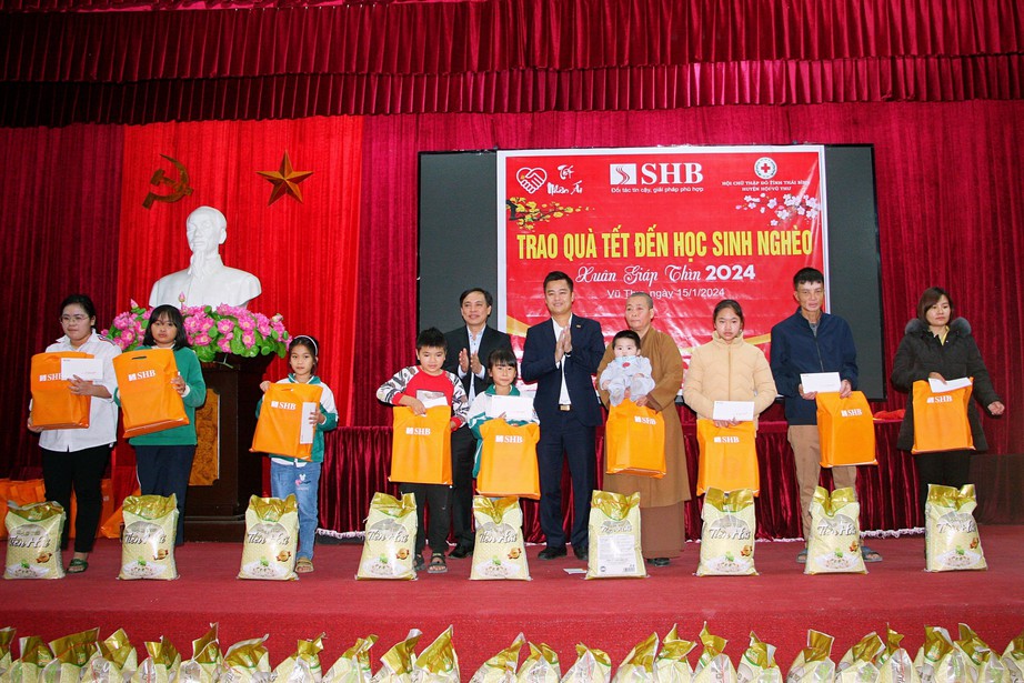 SHB mang Tết ấm đến với trẻ em ngh&egrave;o tỉnh Th&aacute;i B&igrave;nh- Ảnh 2.