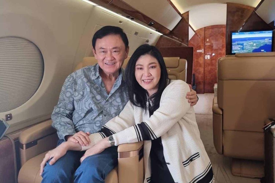 &Ocirc;ng Thaksin v&agrave; em g&aacute;i l&agrave; b&agrave; Yingluck Shinawatra đều từng l&agrave; thủ tướng Th&aacute;i Lan v&agrave; đều bị phế truất sau đảo ch&iacute;nh