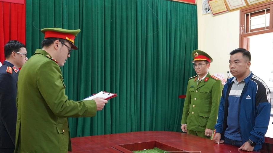 Thu th&ecirc;m tiền của học vi&ecirc;n, gi&aacute;m đốc v&agrave; c&aacute;n bộ trường l&aacute;i ở Bắc Kạn bị khởi tố- Ảnh 2.