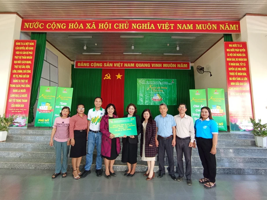 PVFCCo lan toả &ldquo;Xu&acirc;n y&ecirc;u thương - Tết sẻ chia&rdquo; tr&ecirc;n khắp cả nước- Ảnh 1.
