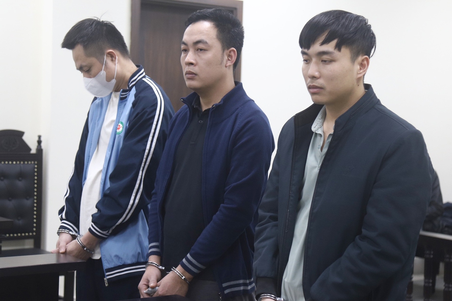 Cựu c&ocirc;ng an khởi xướng vụ bắn d&ecirc; của người d&acirc;n lĩnh 8 th&aacute;ng t&ugrave;- Ảnh 1.