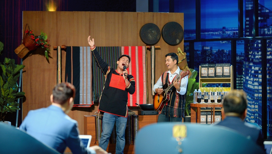 Ch&agrave;ng trai &Ecirc; đ&ecirc; l&agrave;m điều g&igrave; khiến Shark H&ugrave;ng Anh r&uacute;t Golden Ticket gi&agrave;nh deal &ldquo;nảy lửa&rdquo;- Ảnh 1.