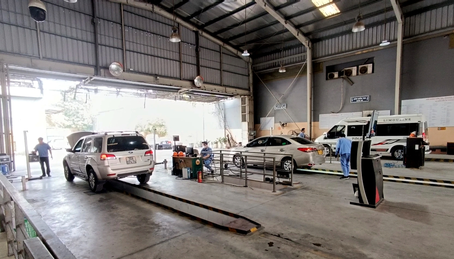 Trung t&acirc;m đăng kiểm tất bật ng&agrave;y đầu l&agrave;m việc sau kỳ nghỉ Tết dương lịch- Ảnh 4.