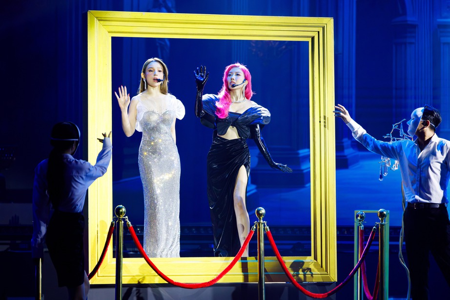 Diva Hồng Nhung, MLee cùng nhóm chị đẹp của mình hoá ma cà rồng - Ảnh 9. Diva Hồng Nhung, MLee cùng nhóm chị đẹp của mình hoá ma cà rồng - Ảnh 9.