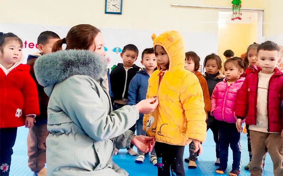 Trường học v&ugrave;ng cao ở T&acirc;y Bắc ph&ograve;ng chống r&eacute;t cho học sinh ra sao?- Ảnh 1.