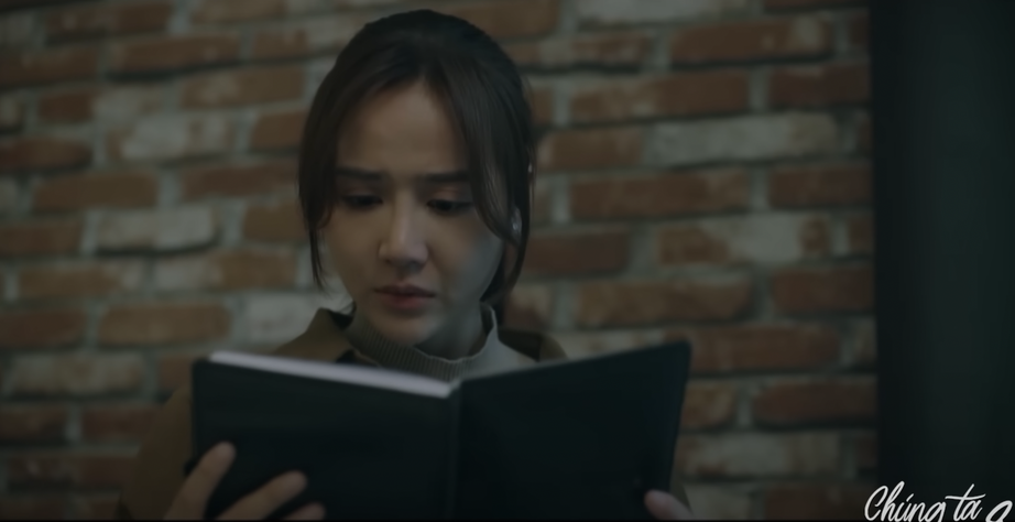 Đọc nhật k&yacute; của bố, Dương đau l&ograve;ng nhận ra m&igrave;nh đ&atilde; thực sự v&ocirc; t&acirc;m, lạnh nhạt với bố của m&igrave;nh.