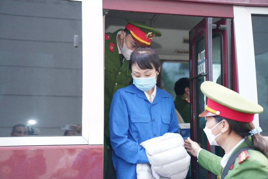 V&igrave; sao một nữ bị c&aacute;o vắng mặt khi t&ograve;a x&eacute;t xử đại &aacute;n Việt &Aacute;?- Ảnh 1.