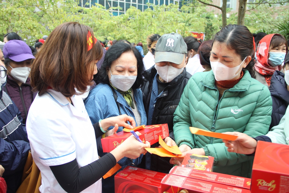 Ấm áp hội chợ Tết không đồng trong bệnh viện- Ảnh 6. Ấm áp hội chợ Tết không đồng trong bệnh viện- Ảnh 6.