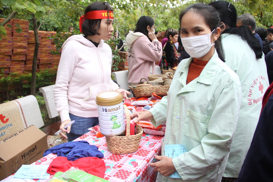 Ấm áp hội chợ Tết không đồng trong bệnh viện- Ảnh 4. Ấm áp hội chợ Tết không đồng trong bệnh viện- Ảnh 4.