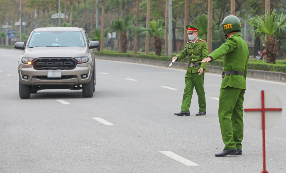 C&ocirc;ng an x&atilde; c&oacute; được xử phạt giao th&ocirc;ng khi kh&ocirc;ng đi c&ugrave;ng CSGT?- Ảnh 1.