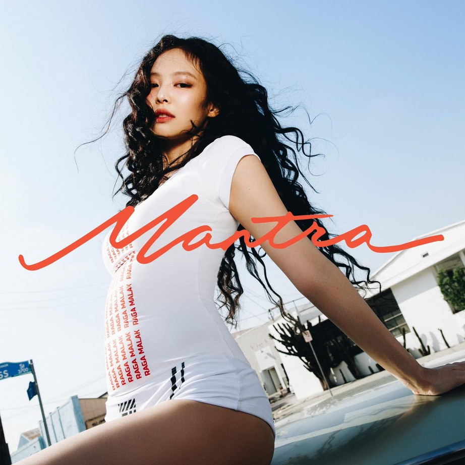 MV "Mantra" g&acirc;y sốt to&agrave;n cầu, Jennie (BlackPink) thay đổi phong c&aacute;ch- Ảnh 1.