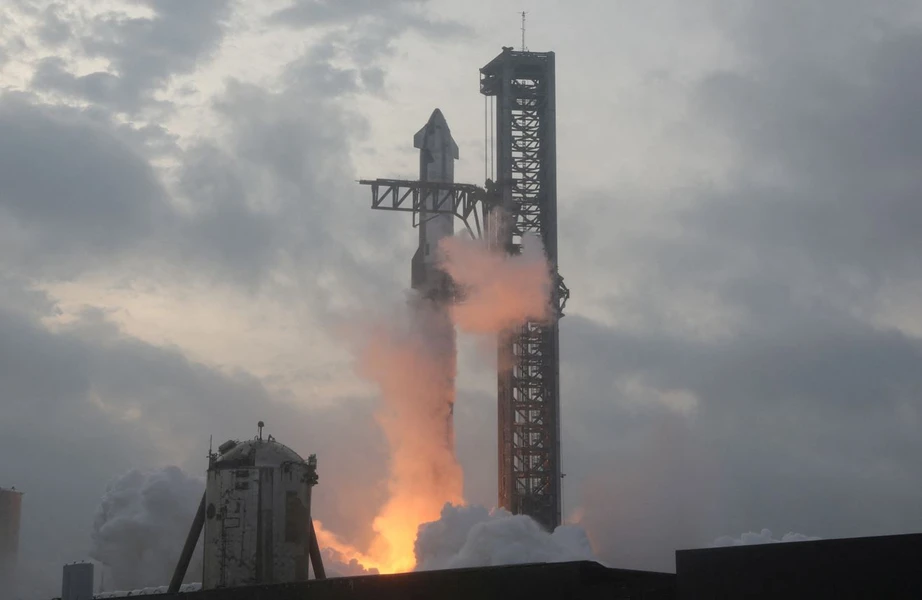 SpaceX thu hồi th&agrave;nh c&ocirc;ng t&ecirc;n lửa &ldquo;như một ph&eacute;p thuật&rdquo; trong chuyến thử nghiệm Starship 5- Ảnh 2.