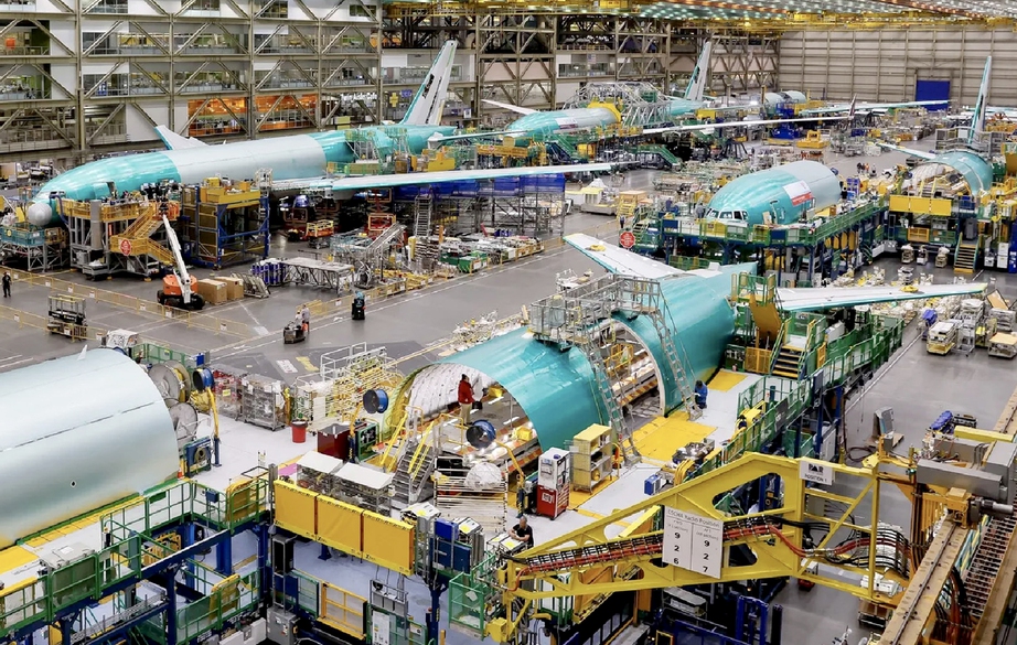 Lộ những lỗ hổng trong qu&aacute; tr&igrave;nh gi&aacute;m s&aacute;t Boeing - Ảnh 1.
