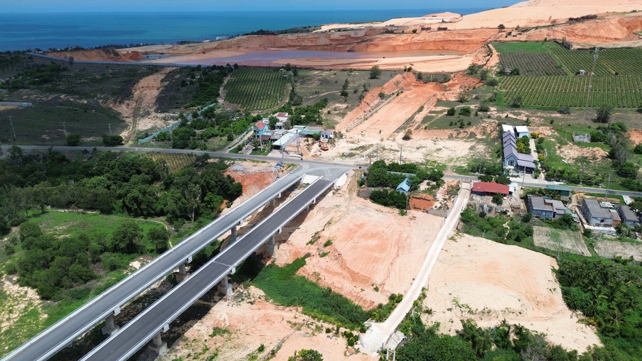 Đường ven biển Phan Thiết - K&ecirc; G&agrave; chậm tiến độ, gia hạn th&ecirc;m một năm- Ảnh 2.