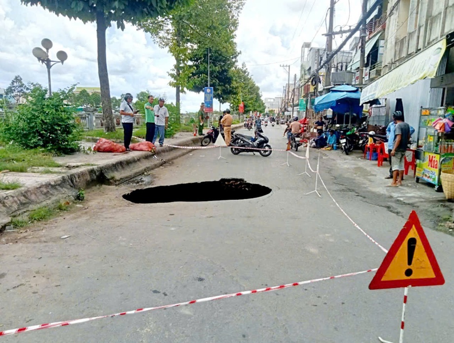 Xuất hiện hố &ldquo;tử thần&rdquo; ở S&oacute;c Trăng- Ảnh 1.