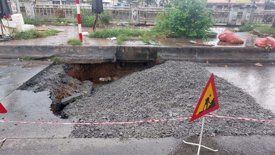 Xuất hiện hố &ldquo;tử thần&rdquo; ở S&oacute;c Trăng- Ảnh 2.