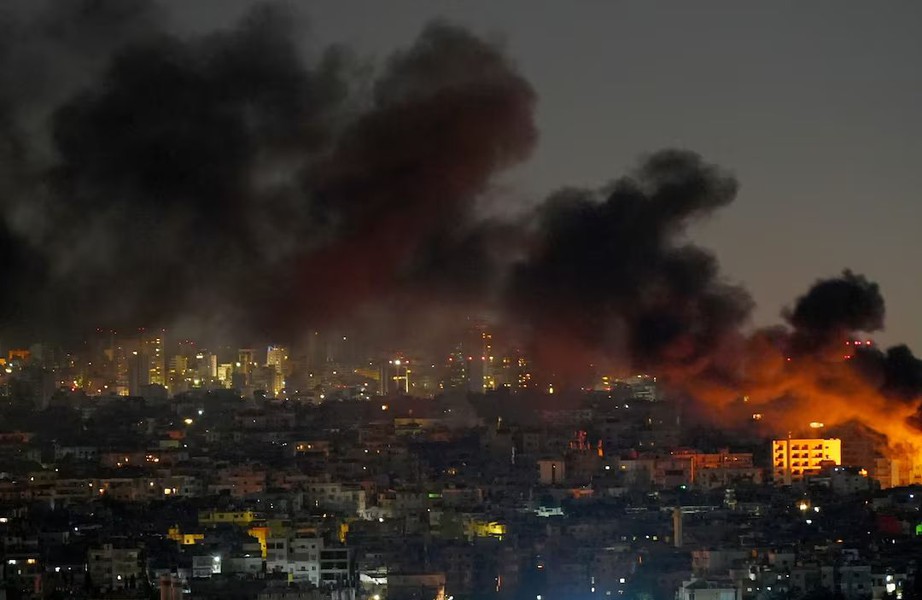 Israel đẩy mạnh tấn c&ocirc;ng &ldquo;huyết mạch&rdquo; t&agrave;i ch&iacute;nh của Hezbollah- Ảnh 1.