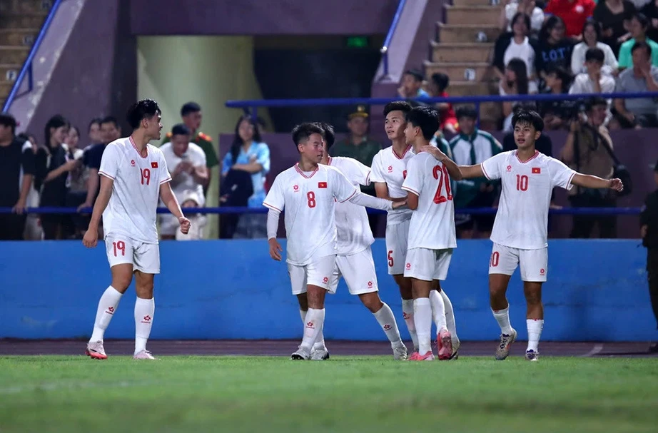 Vòng loại U17 châu Á 2025: Chật vật hạ Myanmar, U17 Việt Nam chờ ngày quyết đấu Yemen - Ảnh 1. Vòng loại U17 châu Á 2025: Chật vật hạ Myanmar, U17 Việt Nam chờ ngày quyết đấu Yemen - Ảnh 1.