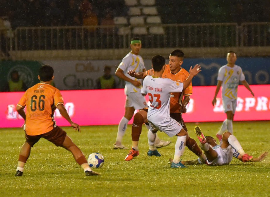 V-League: Nhận b&agrave;n thua ph&uacute;t 90+4, HAGL hụt chiến thắng trước Thanh H&oacute;a - Ảnh 1.
