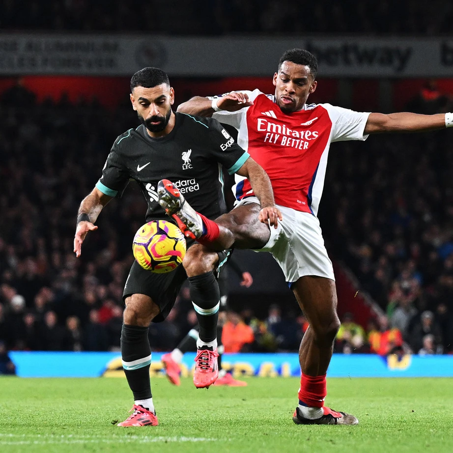 Ngoại hạng Anh: Liverpool h&ograve;a kịch t&iacute;nh Arsenal, MU lại g&acirc;y thất vọng - Ảnh 1.