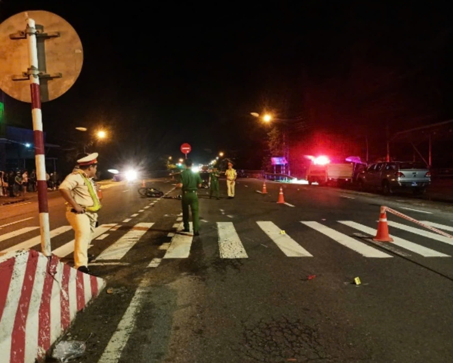 Hai xe m&aacute;y va chạm tr&ecirc;n QL1, hai người đ&agrave;n &ocirc;ng tử vong - Ảnh 1.