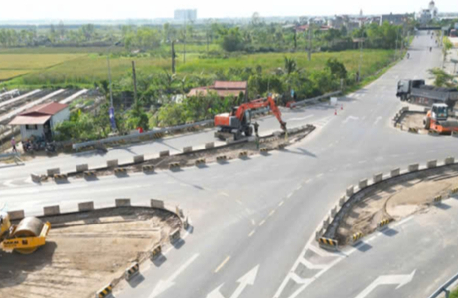 Th&aacute;i B&igrave;nh th&aacute;o dỡ đảo giao th&ocirc;ng tại n&uacute;t giao QL37 với ĐT456- Ảnh 1.