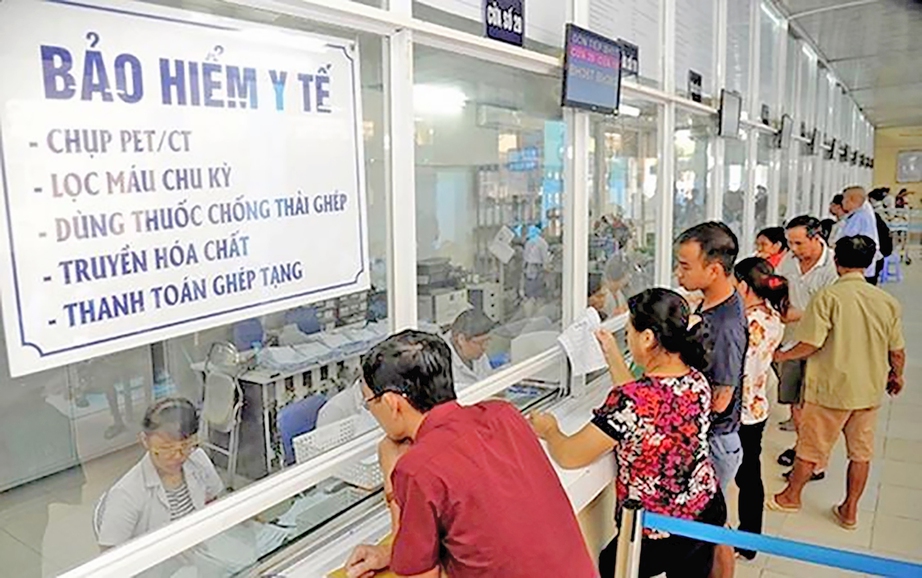 Để bệnh nh&acirc;n bảo hiểm y tế vơi mệt mỏi
- Ảnh 1.