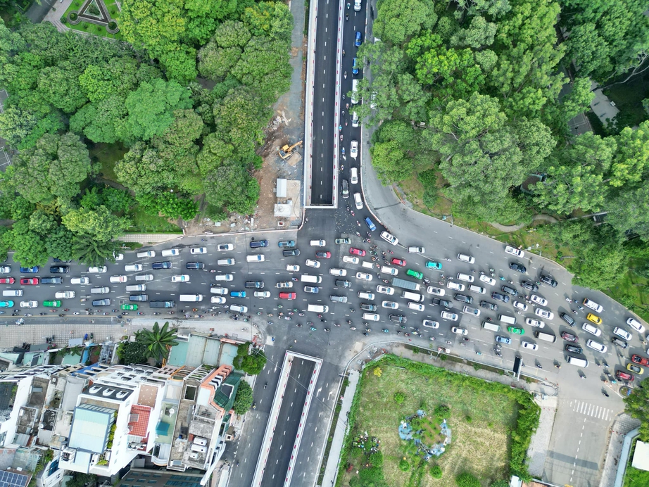 Loạt dự &aacute;n giao th&ocirc;ng trọng điểm ở TP.HCM: Tiến độ tốt, v&igrave; sao giải ng&acirc;n vẫn thấp?- Ảnh 3.