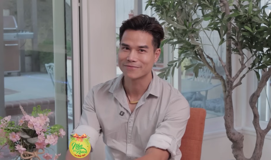 Nam vương Tiến Đo&agrave;n đ&aacute;p trả tin đồn c&oacute; đại gia bao nu&ocirc;i, cho tiền sang Mỹ dạy l&aacute;i m&aacute;y bay- Ảnh 1.