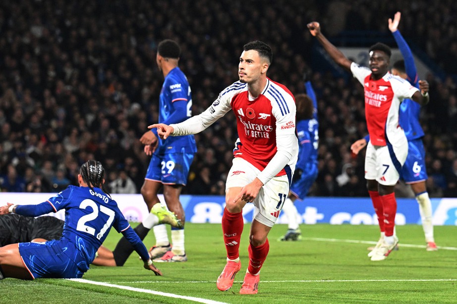 Ngoại hạng Anh: MU thắng đậm, Arsenal bị Chelsea cầm h&ograve;a - Ảnh 1.