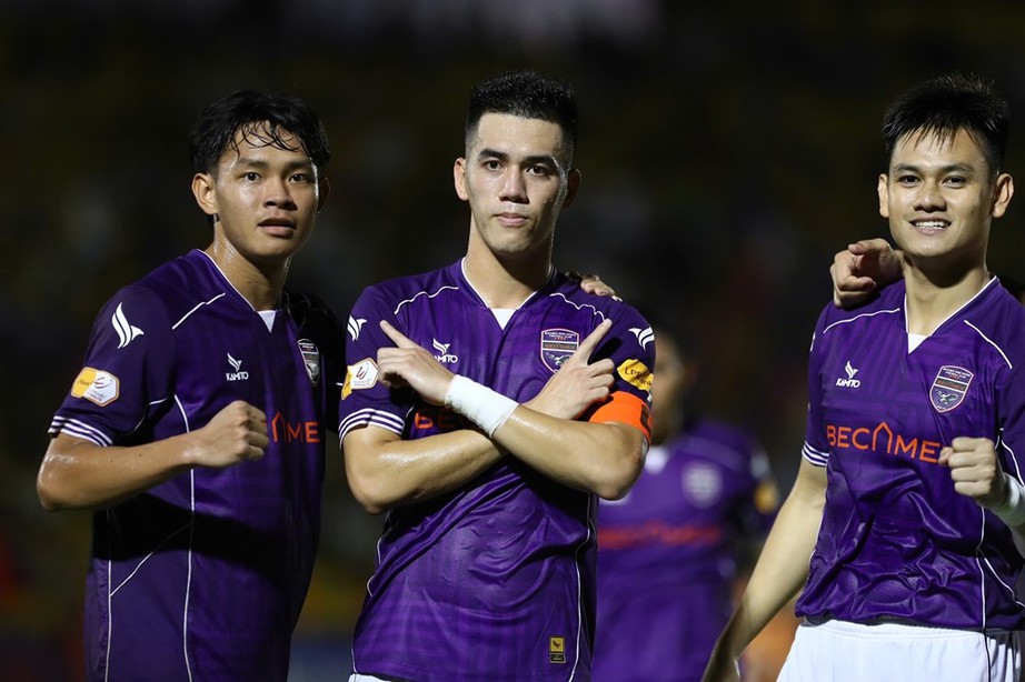 V-League: Tiến Linh tỏa s&aacute;ng, B&igrave;nh Dương nhấn ch&igrave;m HAGL - Ảnh 1.