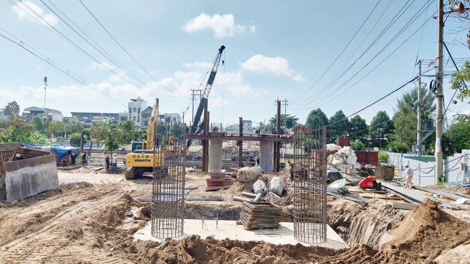 Nỗ lực GPMB, đẩy tiến độ thi c&ocirc;ng n&acirc;ng tĩnh kh&ocirc;ng cầu Hồng Ngự ở Đồng Th&aacute;p- Ảnh 2.