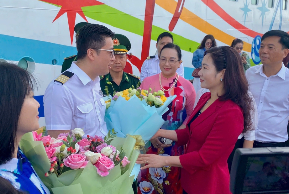 Những tuyến đường mới đưa khách Trung Quốc đến Quảng Ninh- Ảnh 1. Những tuyến đường mới đưa khách Trung Quốc đến Quảng Ninh- Ảnh 1.