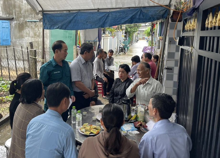 Vụ ch&igrave;m t&agrave;u c&aacute; ở Quảng Ng&atilde;i: T&igrave;m thấy ngư d&acirc;n mất t&iacute;ch- Ảnh 1.