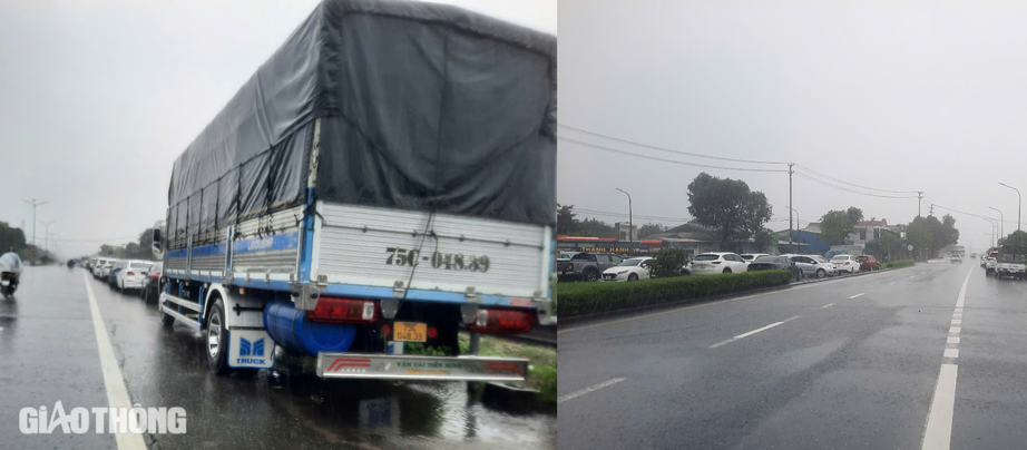 Nhiều tuyến đường TP Huế ngập sâu, người dân bì bõm lội nước- Ảnh 15. Nhiều tuyến đường TP Huế ngập sâu, người dân bì bõm lội nước- Ảnh 15.