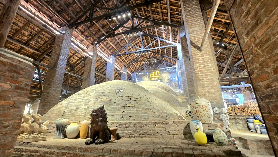 Thu tiền tỷ từ trải nghiệm nặn gốm B&aacute;t Tr&agrave;ng- Ảnh 3.