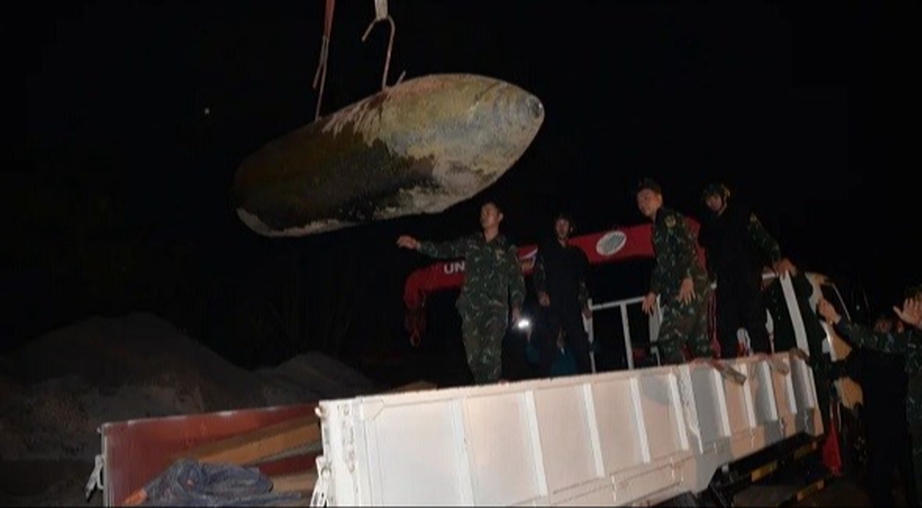 Phát hiện quả bom thứ 3, nặng hơn 1,3 tấn gần cầu Long Biên- Ảnh 1. Phát hiện quả bom thứ 3, nặng hơn 1,3 tấn gần cầu Long Biên- Ảnh 1.