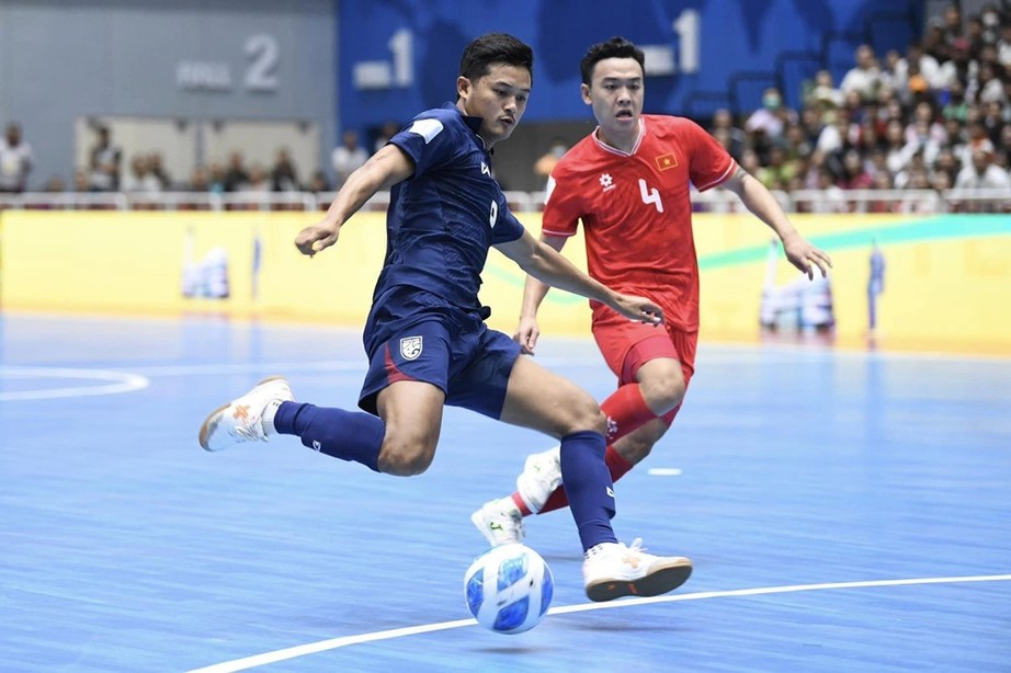 Futsal Đ&ocirc;ng Nam &Aacute; 2024: Thắng kịch t&iacute;nh Th&aacute;i Lan, tuyển Việt Nam hi&ecirc;n ngang v&agrave;o b&aacute;n kết - Ảnh 1.